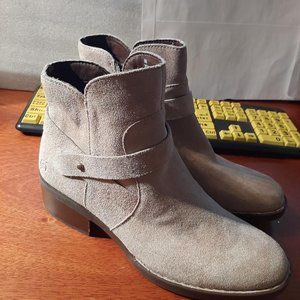 NEW ! Born Tori Suede Leather Side Zipper Cream Boot Size 8